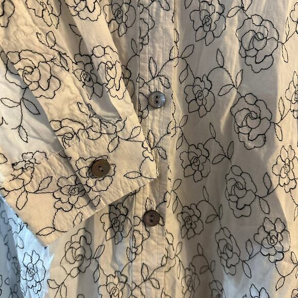 So Blue Ingrid Olsen White Black Floral Embroidered Button Up Blouse Size Large - Picture 2 of 6